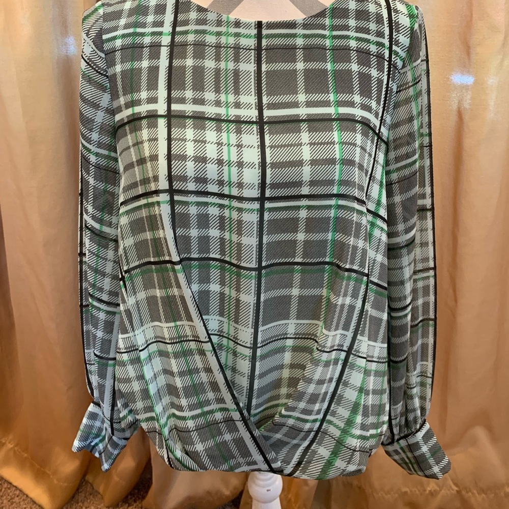 Vince Camuto woman’s fold over waist; plaid L/S blouse